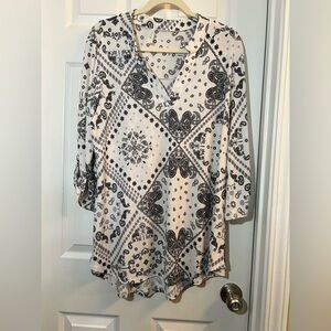 👗 Elegant Black and White Tiffany lane Women's Tunic size xlarge